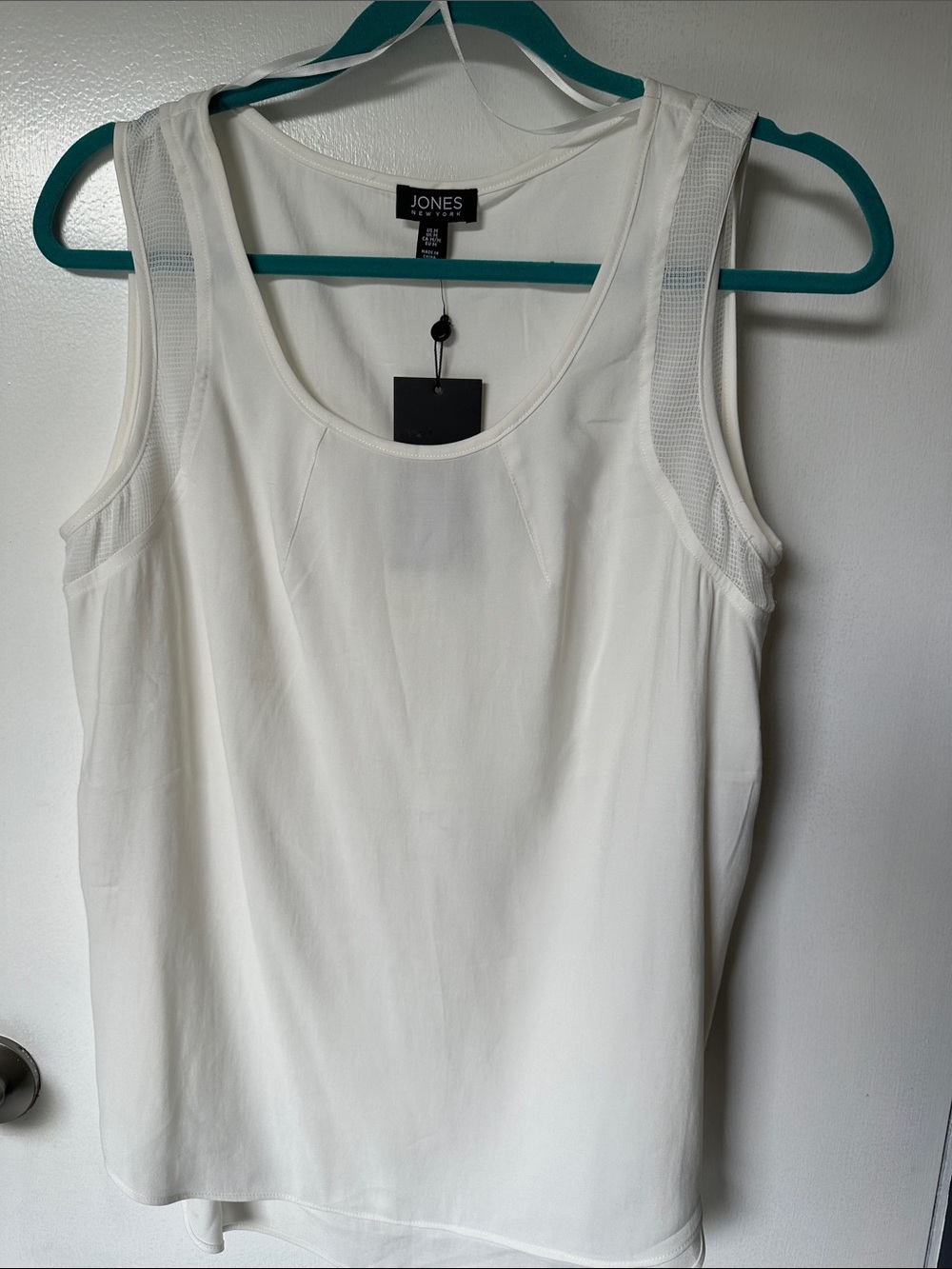 NWT Jones New York off-white Scoop Neck Tank with Mesh Trim